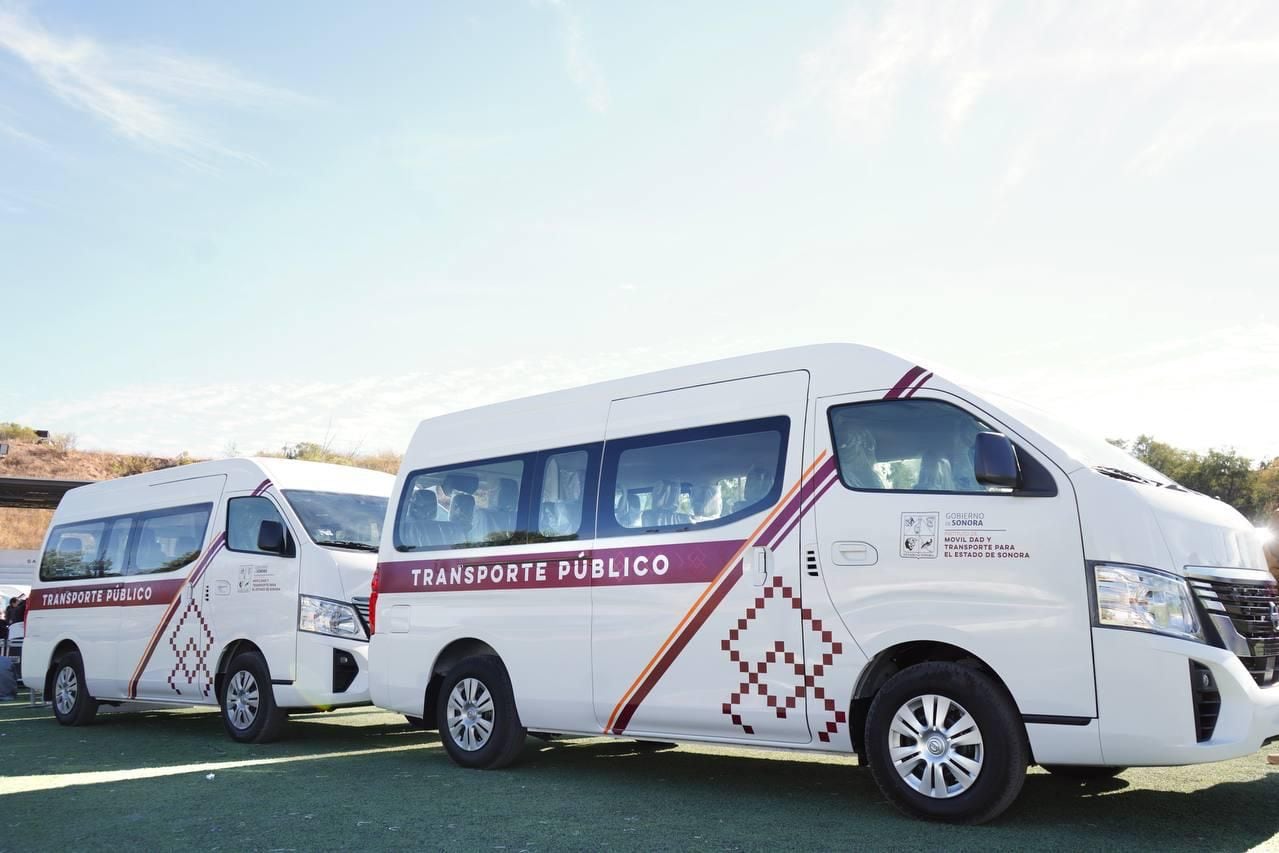 Alfonso Durazo entrega 10 nuevos camiones en Nogales