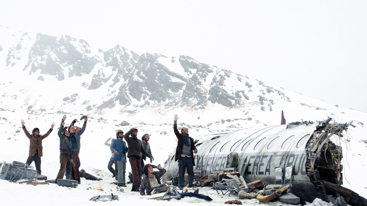 La sociedad de la nieve; historia real basada en la tragedia de los Andes.