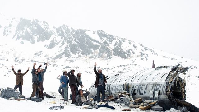 La sociedad de la nieve; historia real basada en la tragedia de los Andes.