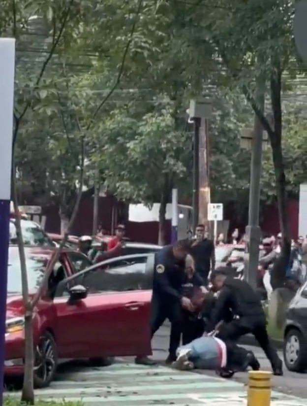 Detienen en CDMX a secuestradores que se hacían pasar por agentes de la FGR