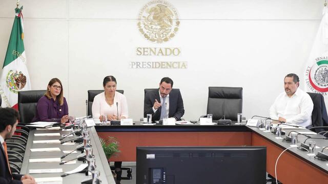 Sala de comparecencias semi vacía ante la inasistencia de la mayoría de legisladores.