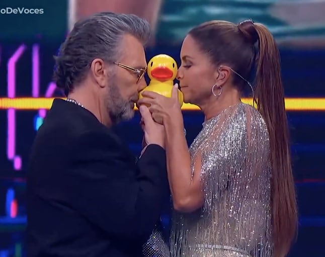 Lucero y Manuel Mijares protagonizan romántico momento en Juego de Voces 2025