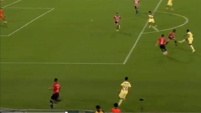 Golazo de Julián Quiñones al Club Chivas