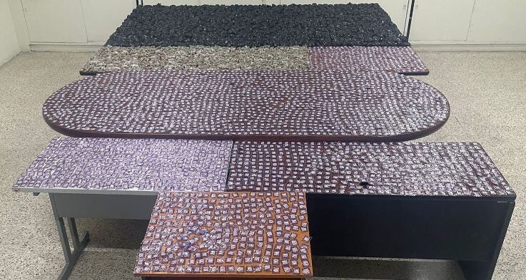 Dosis de droga confiscado a narcomenudistas