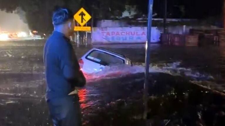 Tapachula en alerta: se desborda río por fuertes lluvias y genera inundaciones