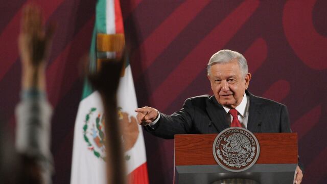 Andrés Manuel López Obrador, presidente de México, elige a un reportero para iniciar la serie de preguntas y respuestas