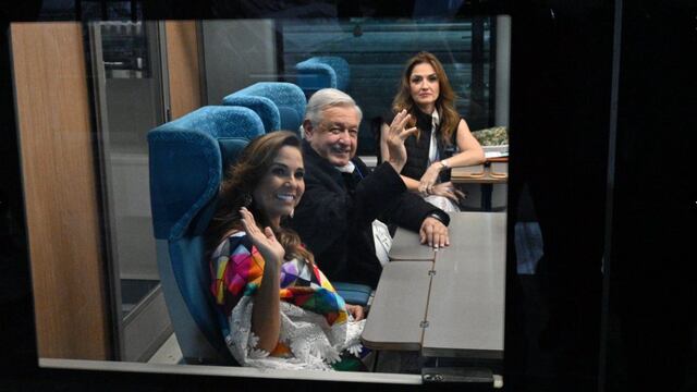 AMLO inauguró el segundo tramo del Tren Maya acompañado de funcionarios como la gobernadora Mara Lezama