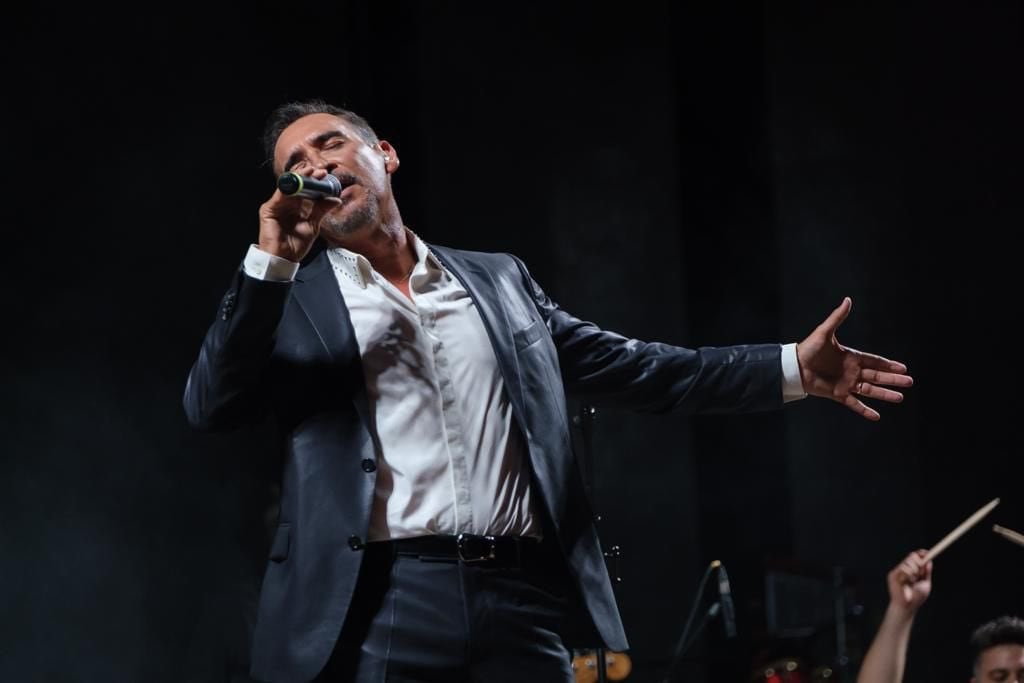 Omar Terrazas García, esposo de Mara Lezama, abrió el concierto de Alejandro Fernández en Cancún