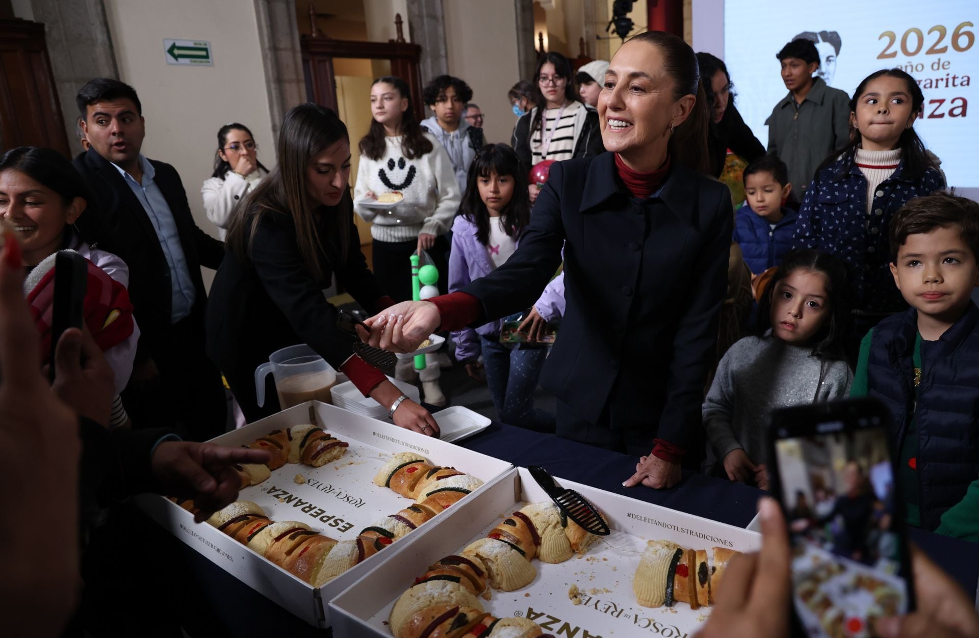 Los Reyes Magos llegan a la conferencia de Claudia Sheinbaum