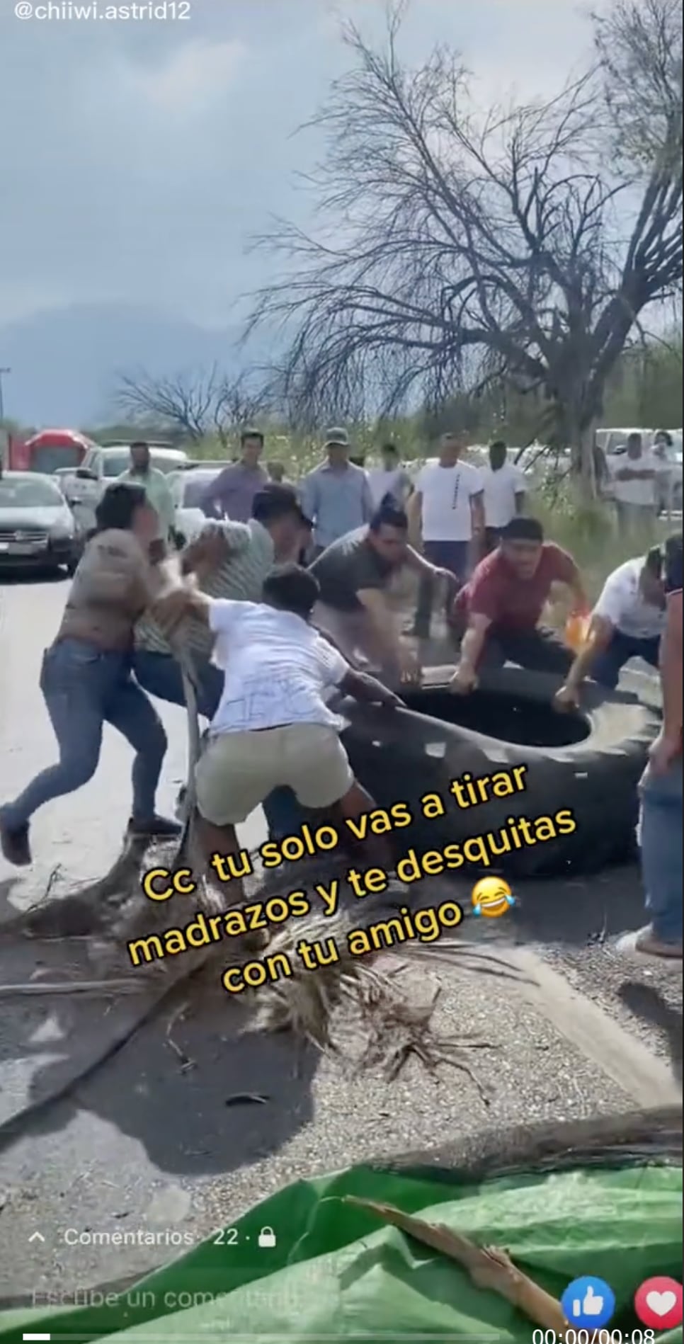 VIDEO: Al calor de la pelea lo desconoce y le patea el trasero a su amigo para TikTok