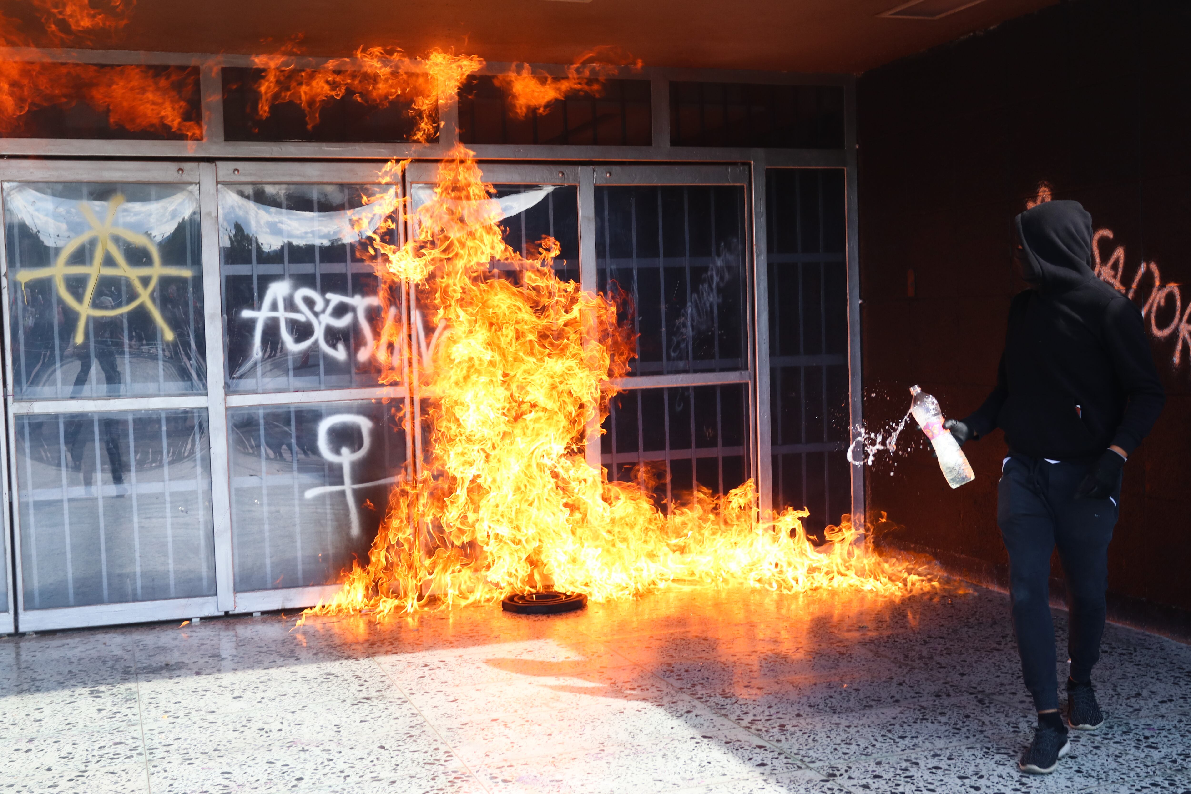 Daños en la UNAM. Condena.