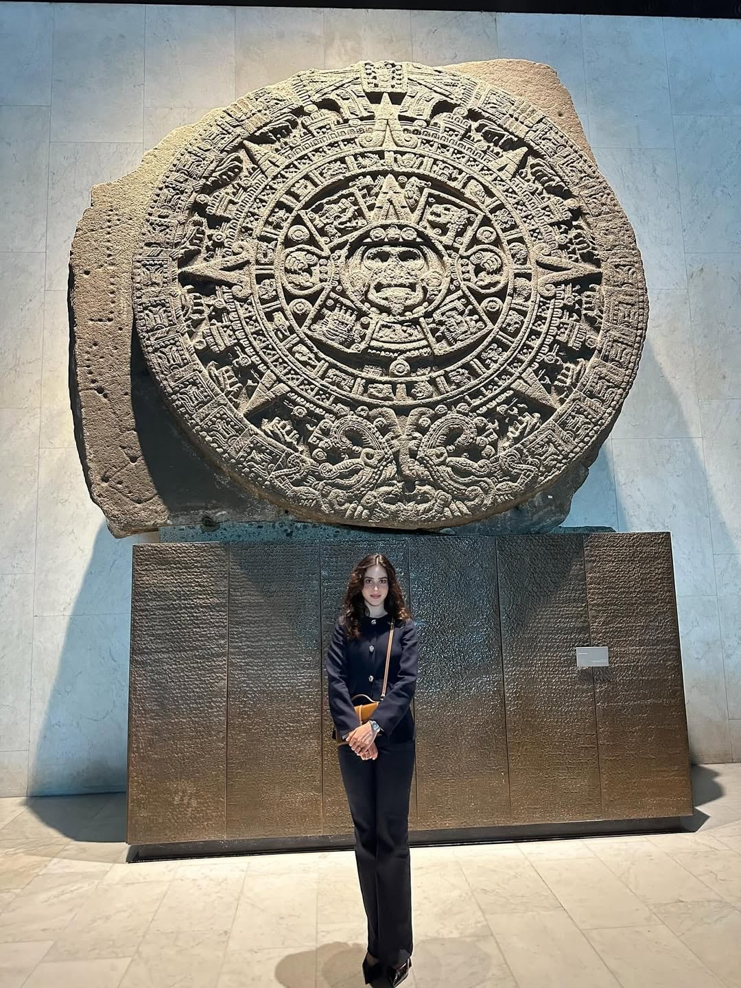 Fátima Bosch visita el Museo de Antropología en CDMX.