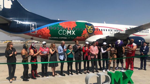 Evento de develación de la Aeronave CDMX.