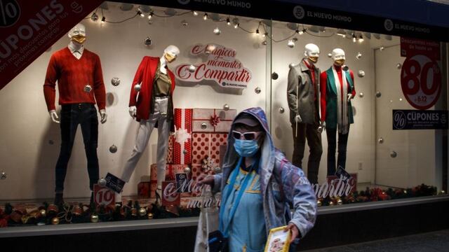 Mujer con cubrebocas en CDMX