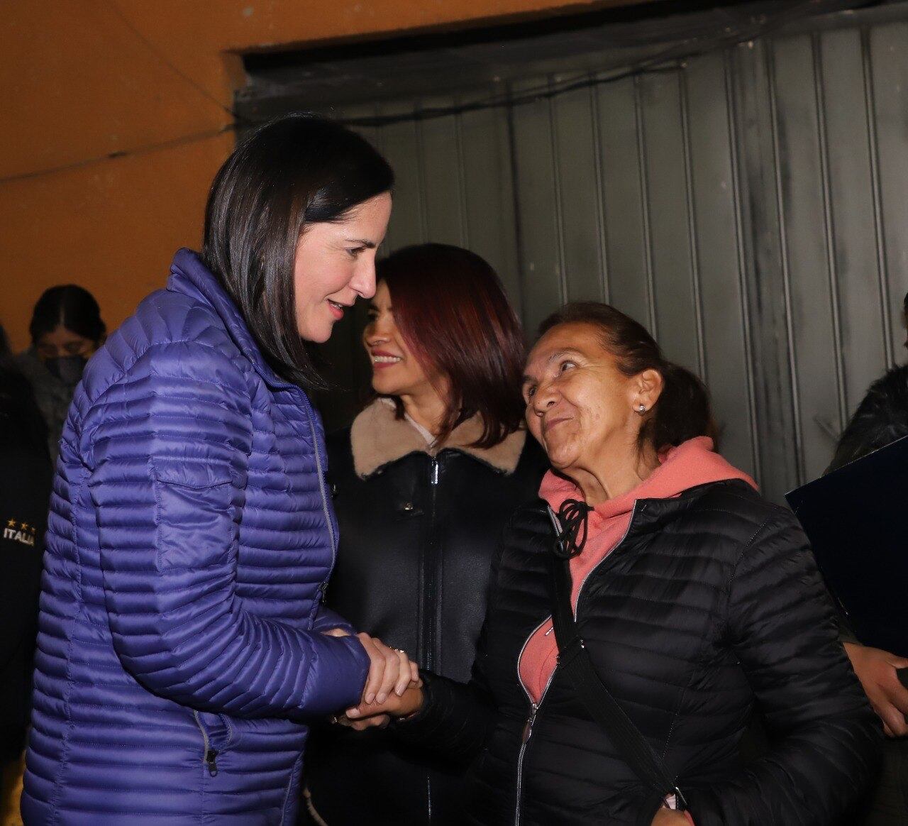 Lía Limón entrega el décimo camino blindado en Álvaro Obregón