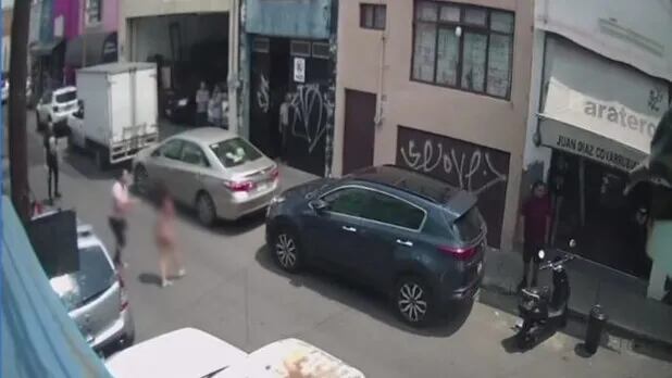 Golpeada y desnuda fue lanzada a las calles de Guadalajara; la acusan de robo