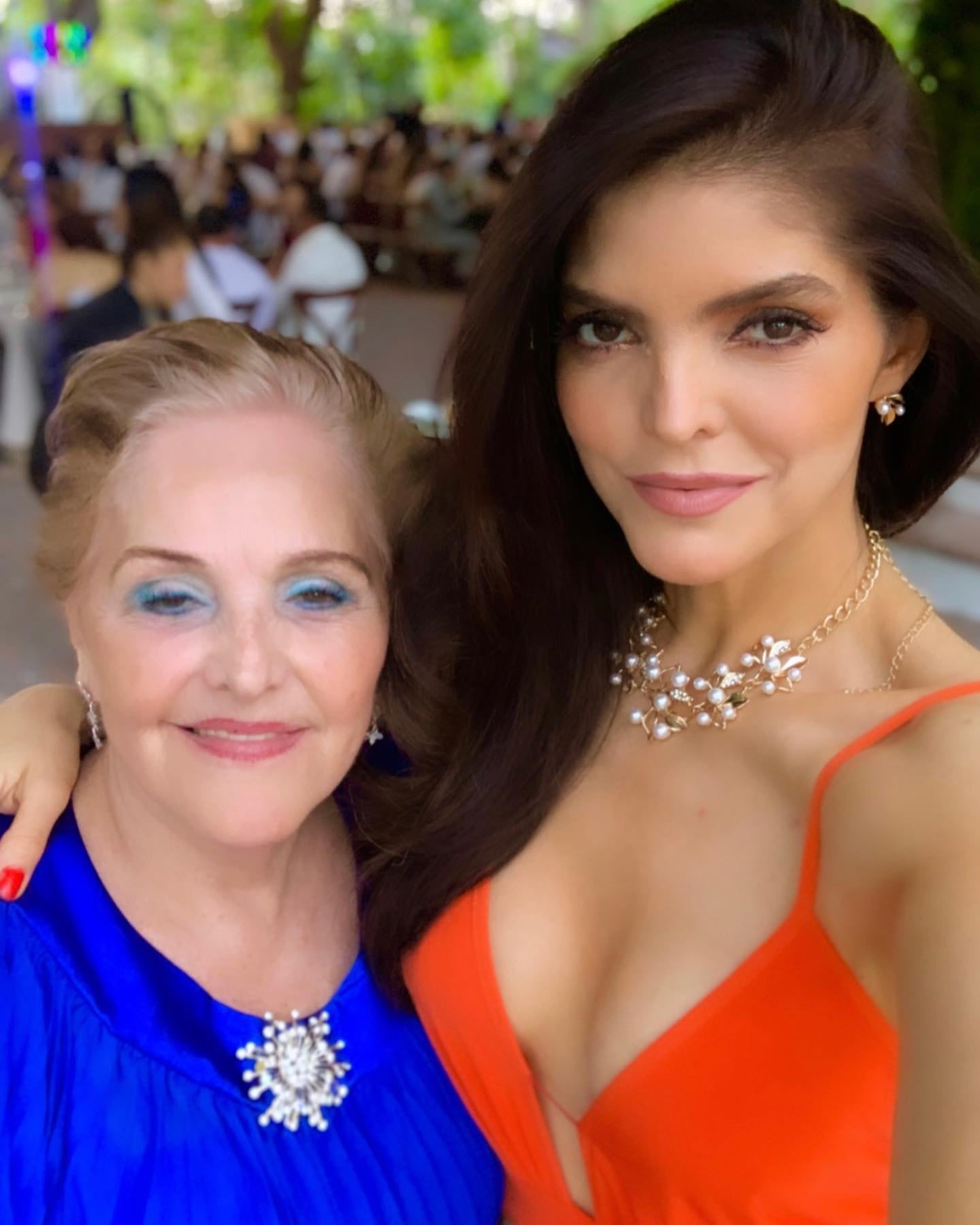 Ana Bárbara y su mamá María de Lourdes Motta.
