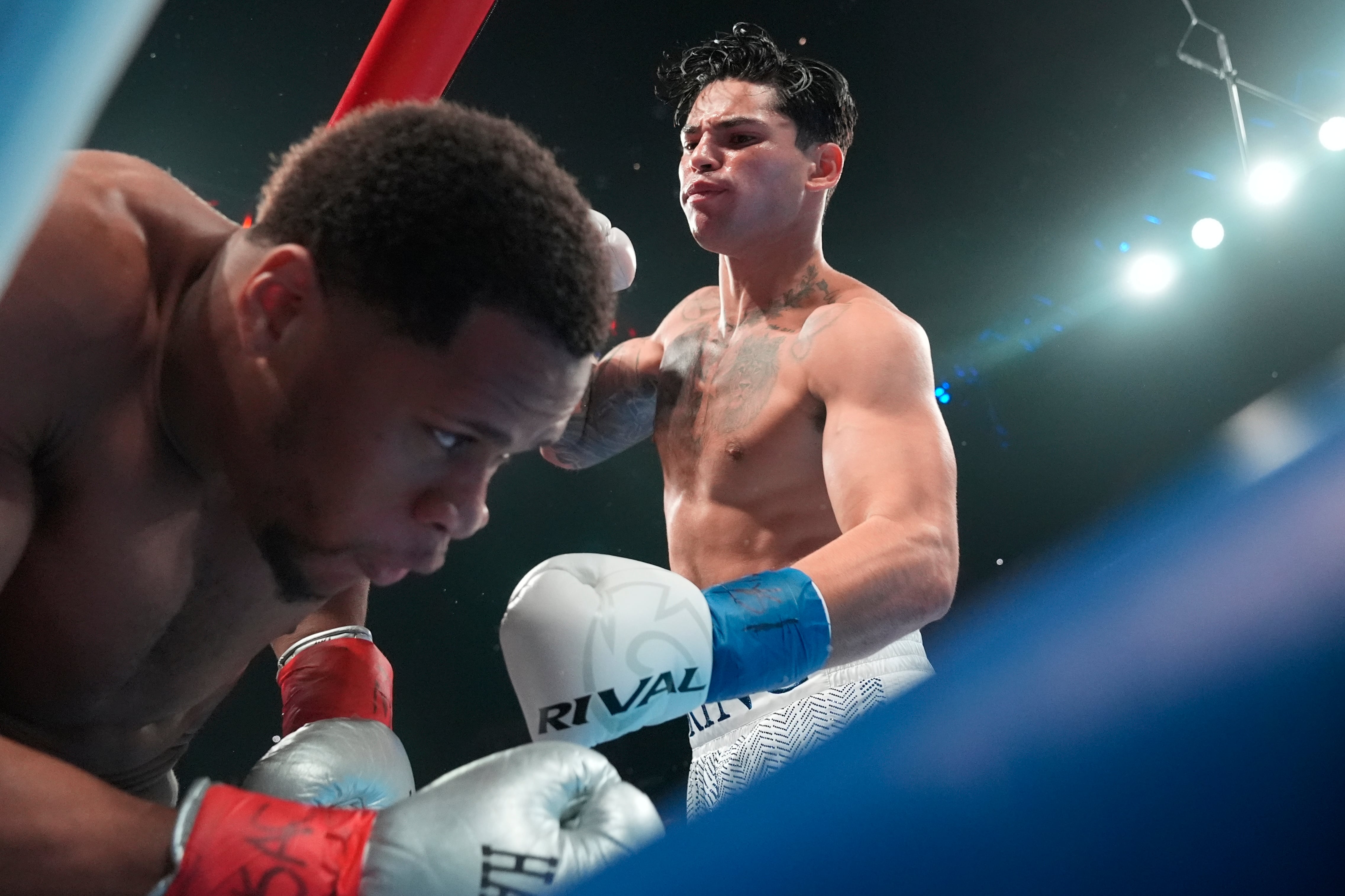 Ryan García durante la pelea