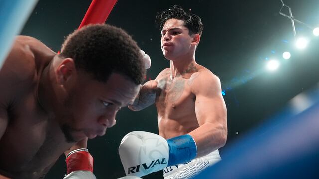 Ryan García durante la pelea