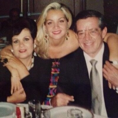 Mario Ruiz de Chávez con su hija Patricia Mario Ruiz de Chávez y su esposa.