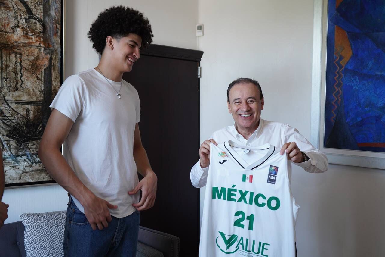 Alfonso Durazo y Karim López, basquetbolista prospecto de la NBA