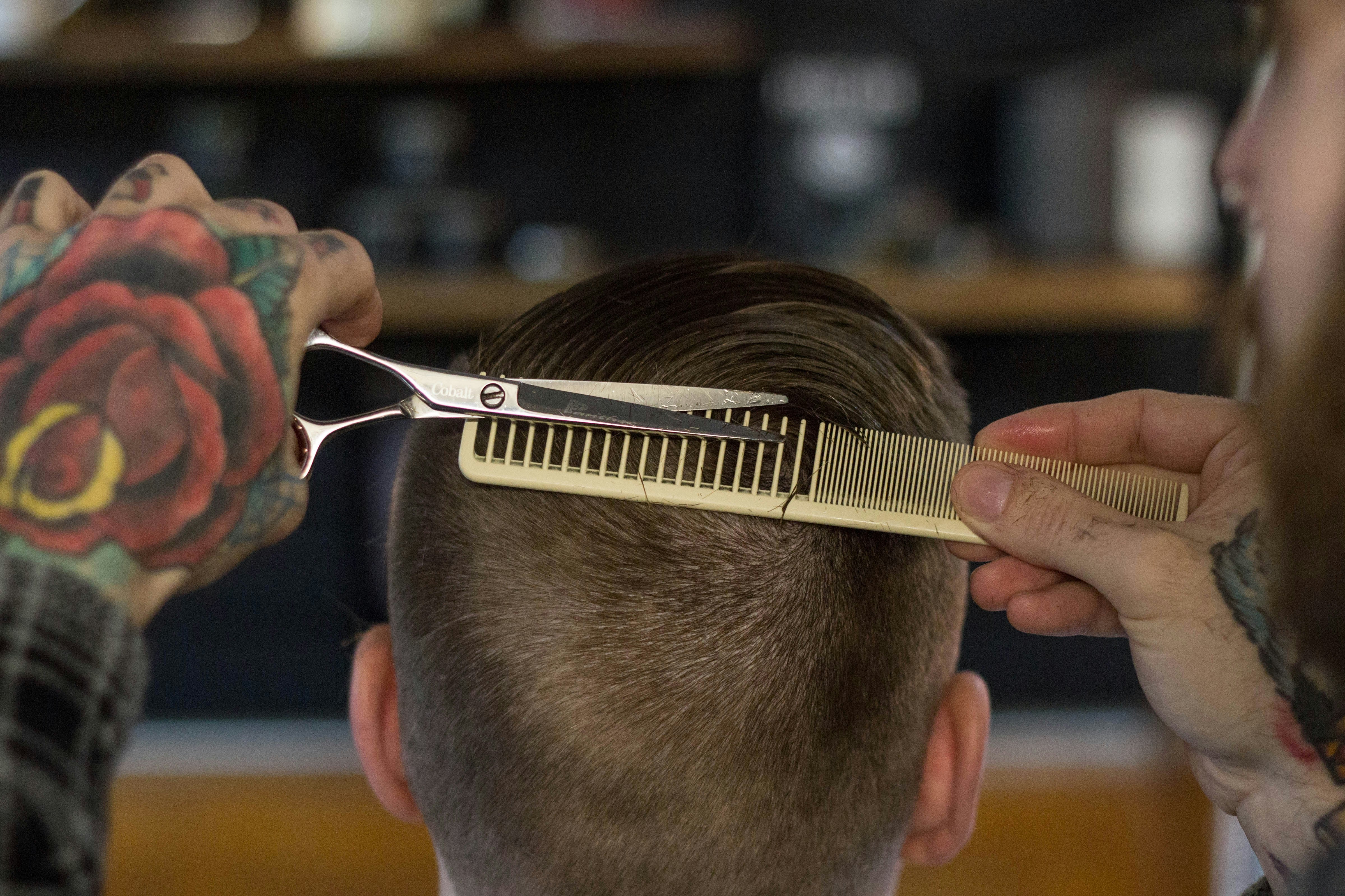 ¿Por qué no se debe cortar el cabello o uñas durante la luna menguante?