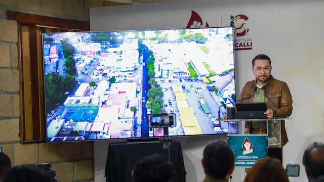 Daniel Serrano presenta Tren de Pavimentación.