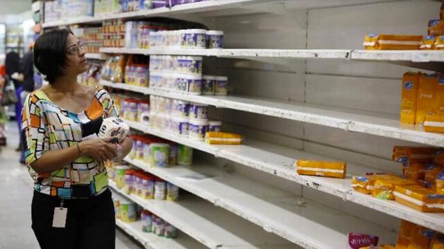 Anaqueles vacíos en tiendas de Venezuela. Foto: Plácido Garza.