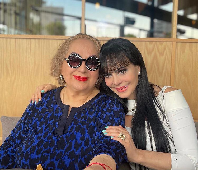 Vilma Chacón y Maribel Guardia.