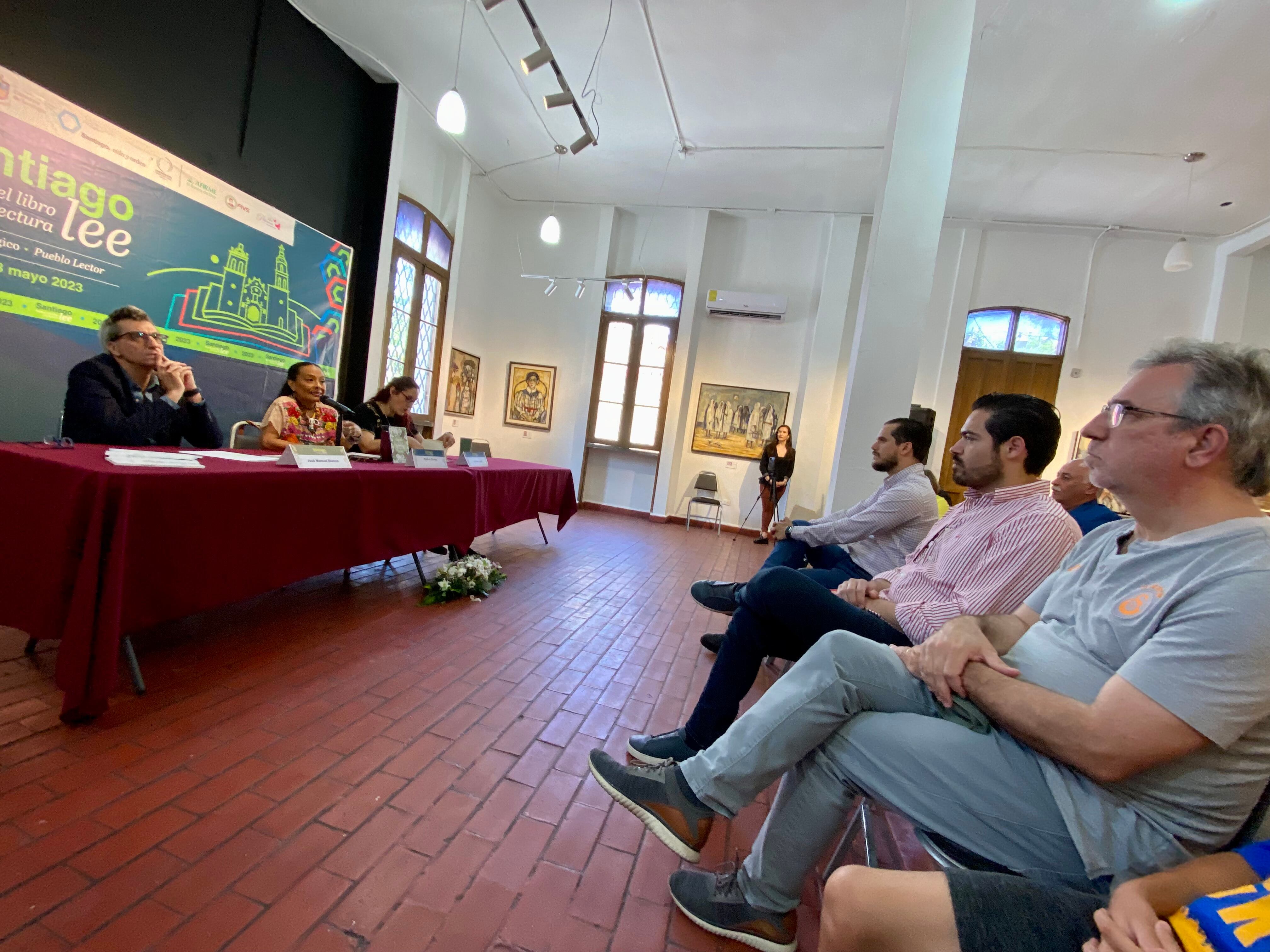 David de la Fuente, alcalde de Santiago, y Guillaume Pierre, Cónsul de Francia en Monterrey