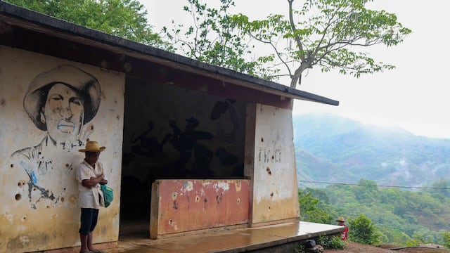 Mujeres Na Savisde la comunidad de El Charco, en el Estado de Guerrero, llevaron a cabo la conmemoración del 28 aniversario la matanza de 11 campesinos, asesinados por soldados del ejército mexicano