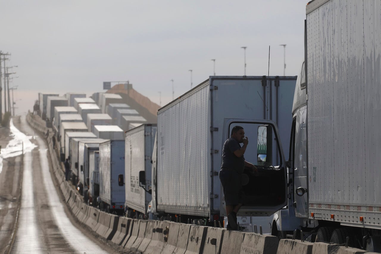 Frontera terrestre entre México y EU seguirá cerrada