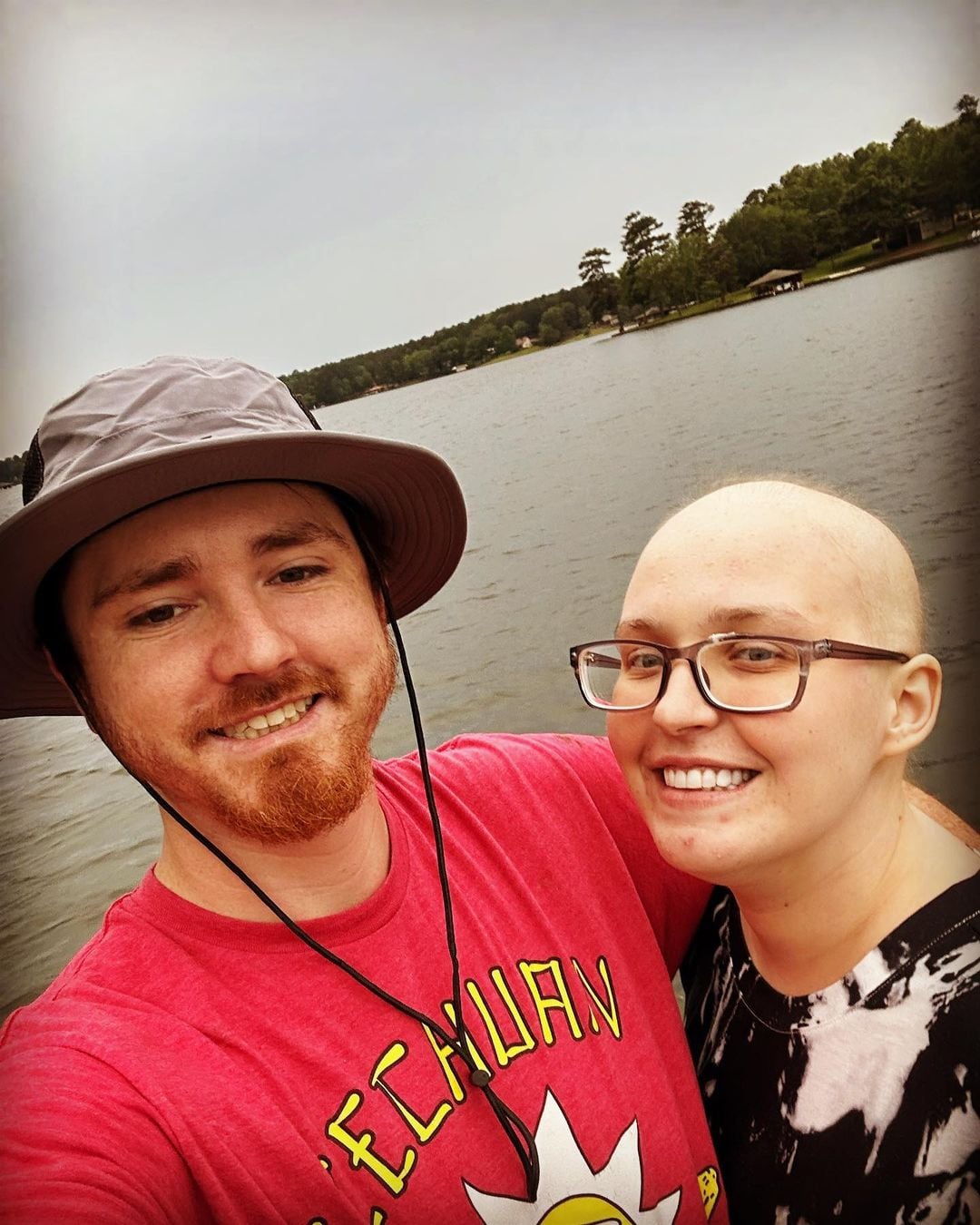 Anna Cardwell con su pareja Eldrige Toney,.