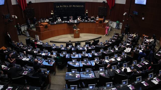 Sesión en la Cámara de Senadores donde se lleva a cabo el informe del INAI.