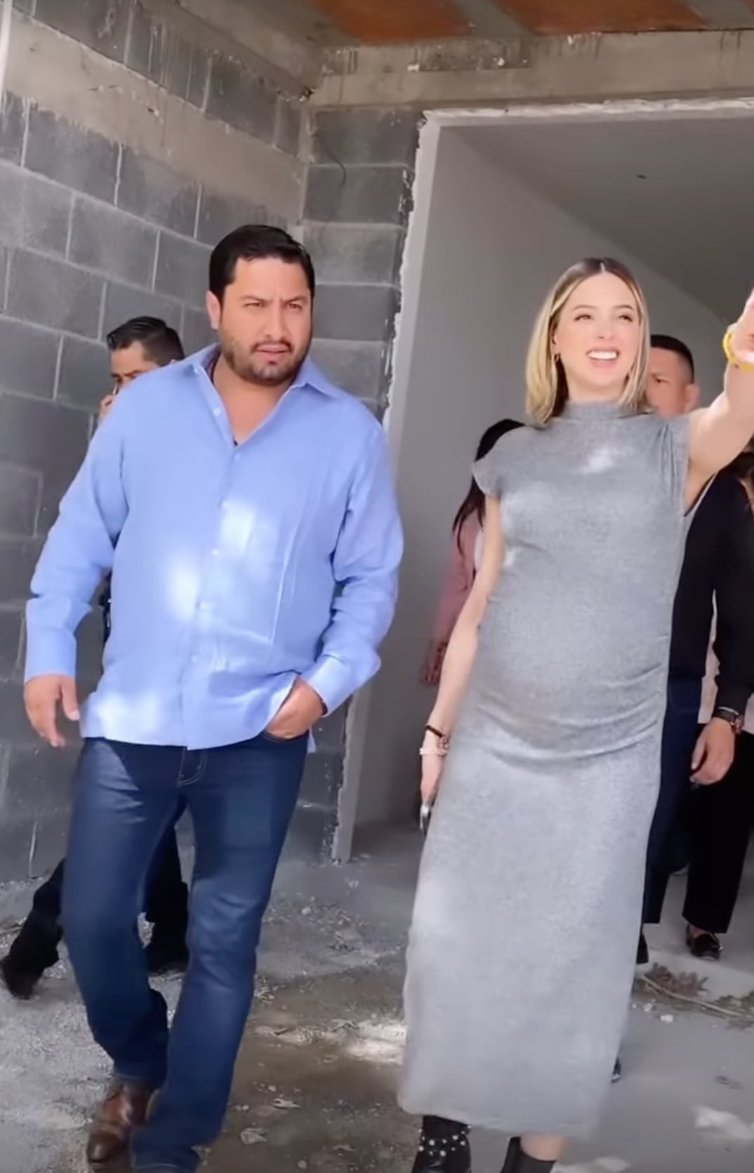 Julión Álvarez y Mariana Rodríguez recorren DIF Capullos