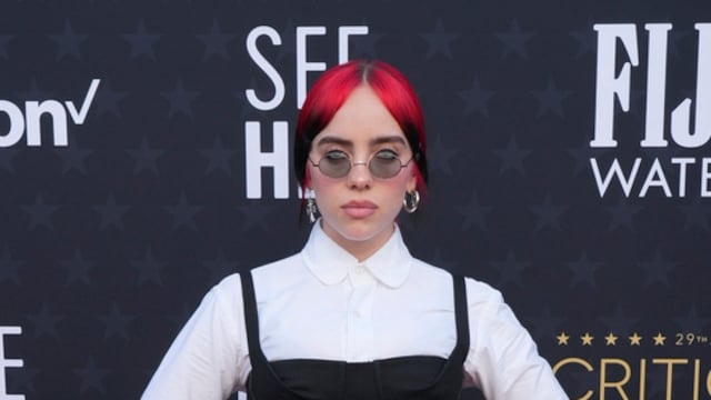 Billie Eilish llegó a los Critics Choice Awards 2024.