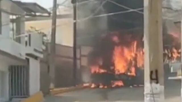 Camión incendiado en Acapulco
