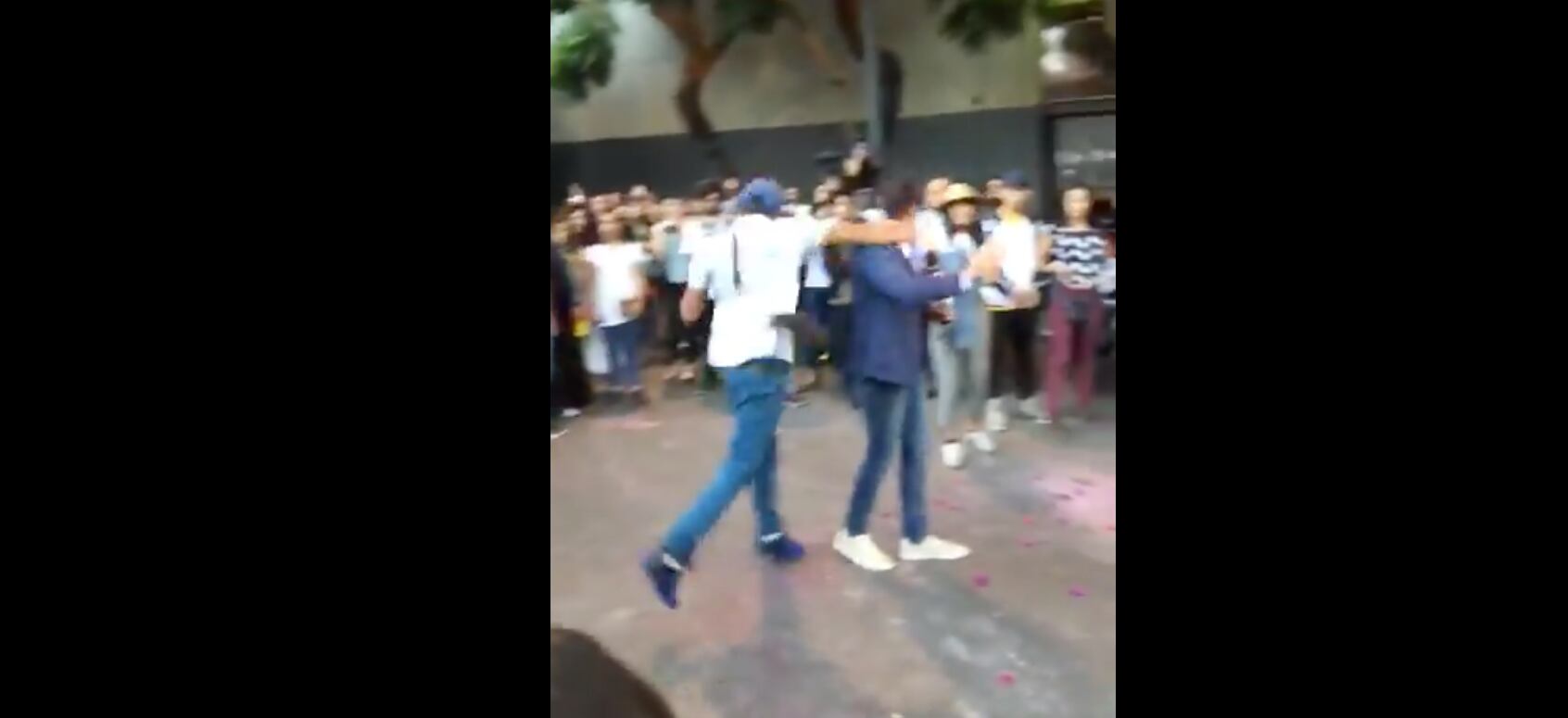 El momento del ataque en contra del periodista.