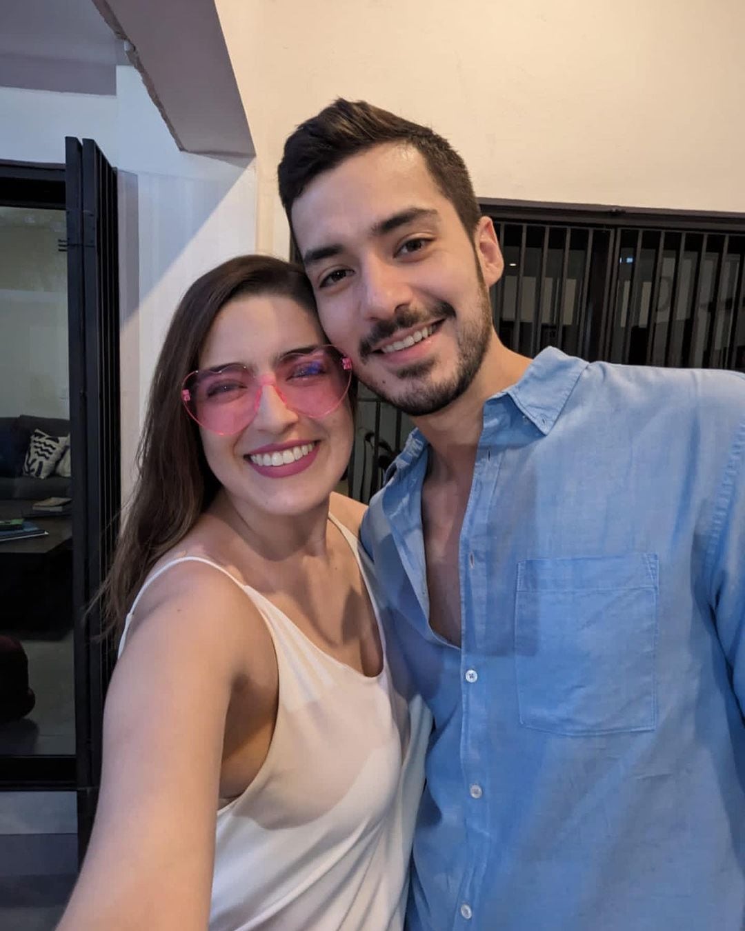 Ricardo Moreno con su novia, Meli.