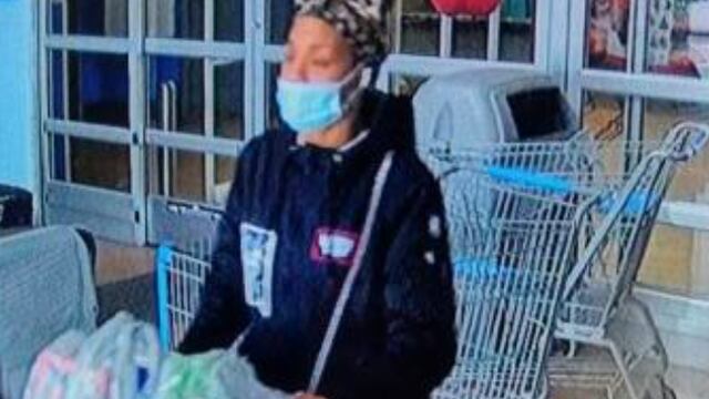 Rateros engañan a cajero de Walmart