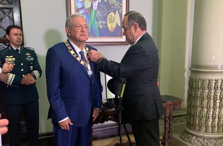 AMLO recibe la Orden del Quetzal en Guatemala