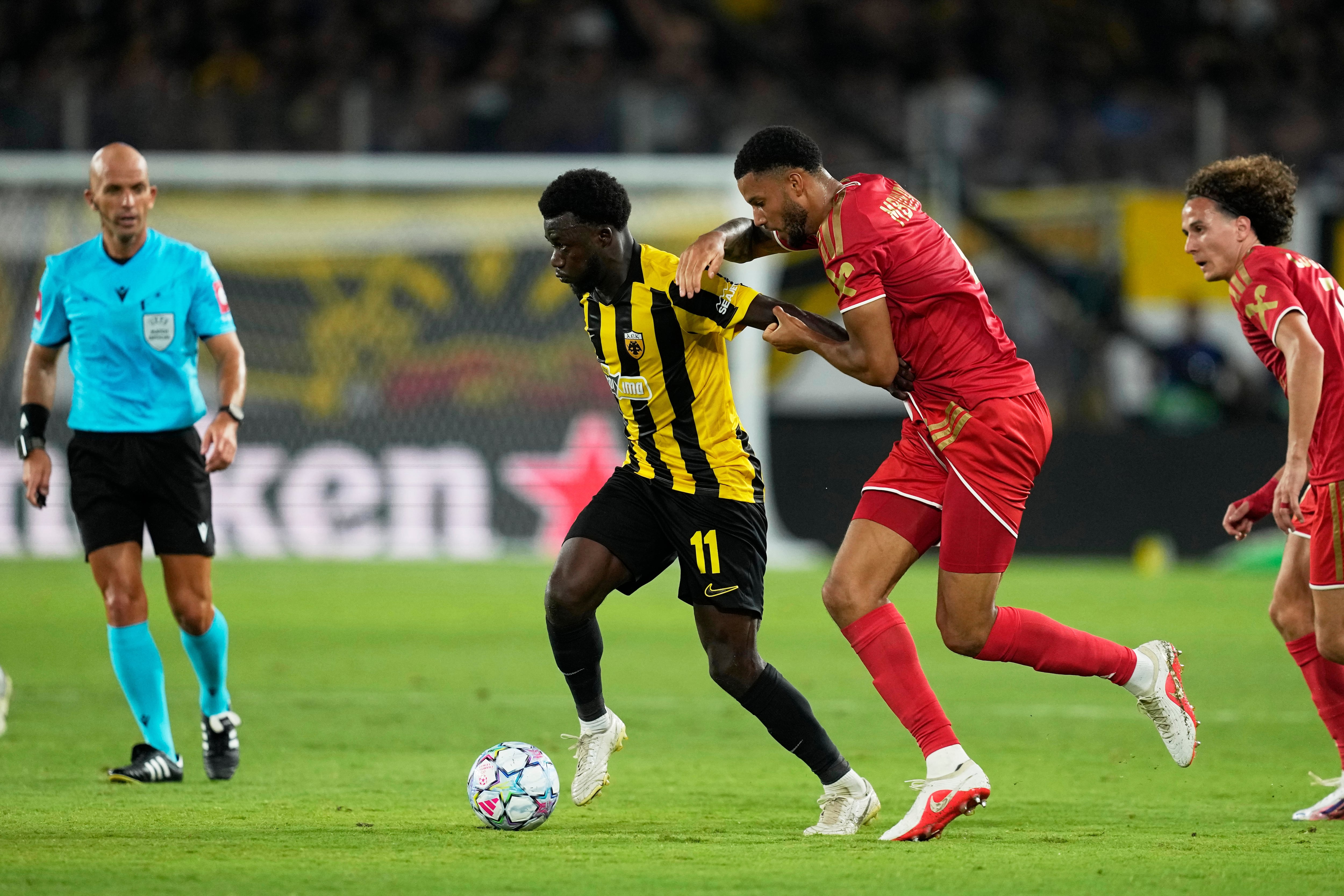 AEK ganó por la mínima diferencia en su cancha