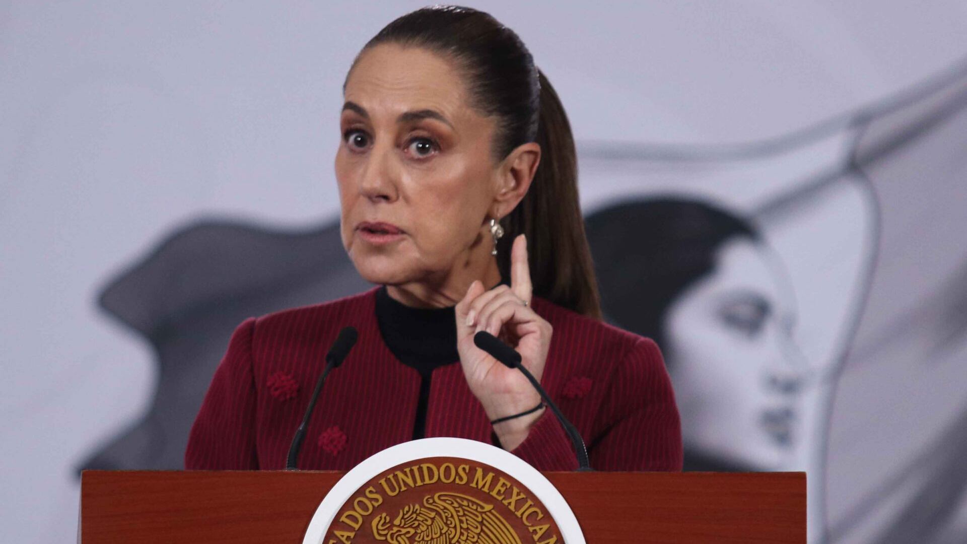 Sheinbaum destaca fortaleza de la economía mexicana tras caída del tipo de cambio