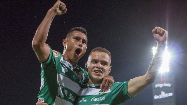 Martínez celebra su tanto julio a Rodríguez.