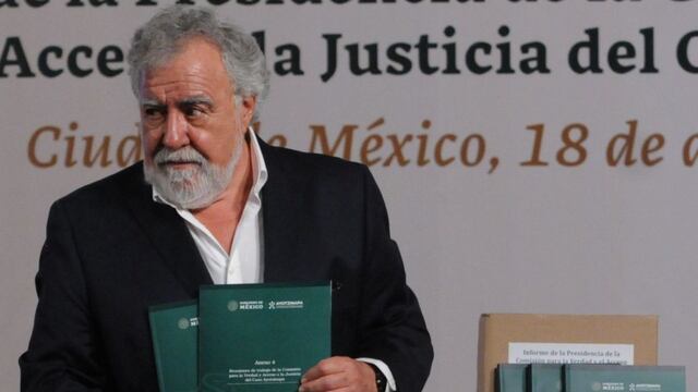 Alejandro Encinas en la presentación del informe