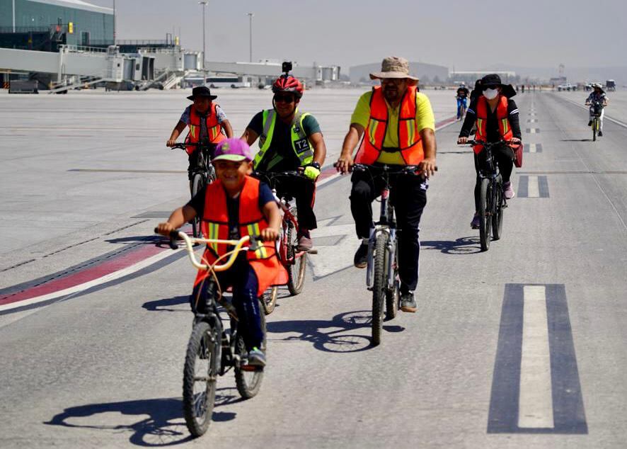 Ciclistas disfrutando del paseo dominical en Santa Lucía