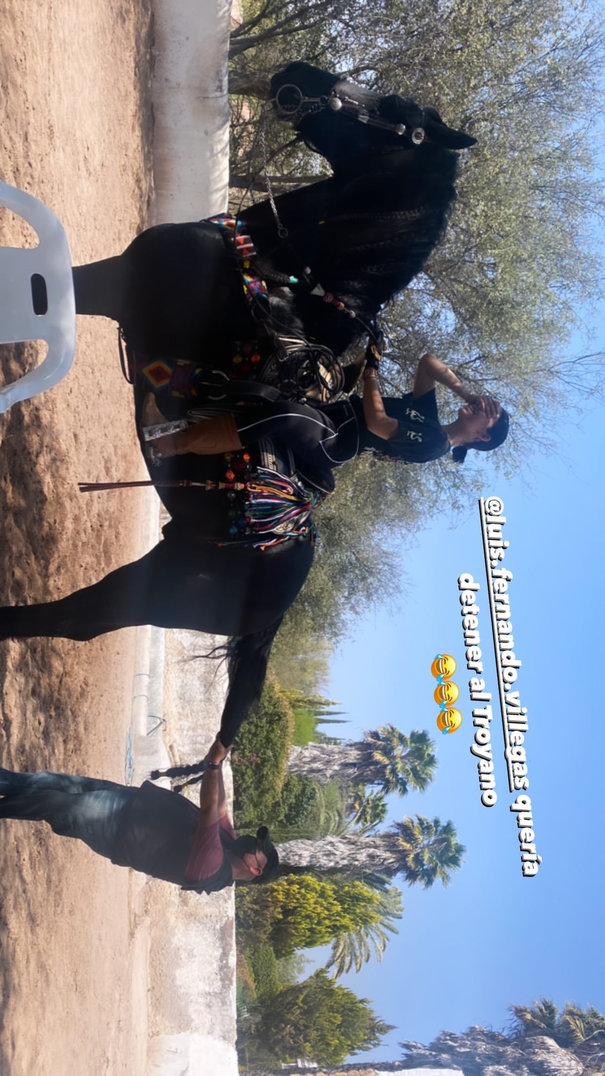 Angela Aguilar montando a caballo