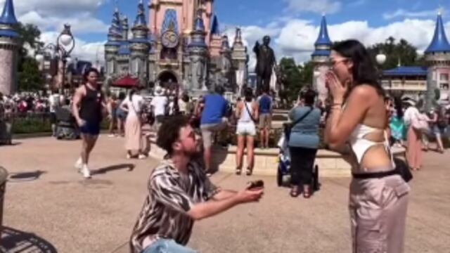 ¿Luisito Comunica le pidió matrimonio a su novia?