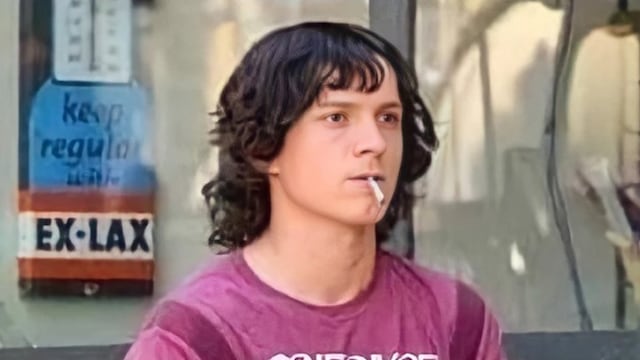 Tom Holland con playera de Caifanes