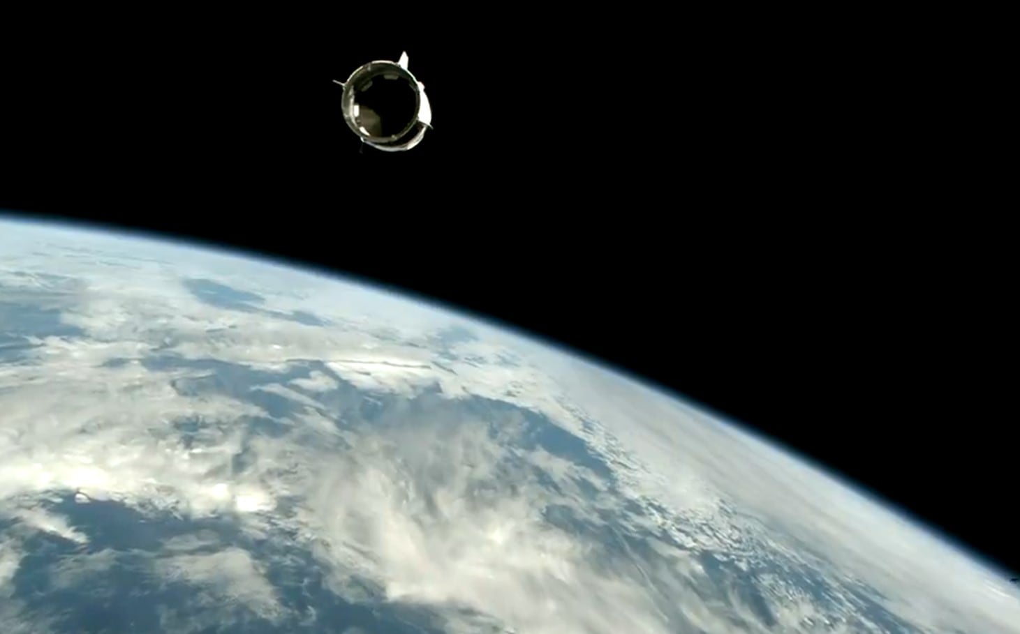 Capsula de Space llegó con los astronautas varados en el espacio